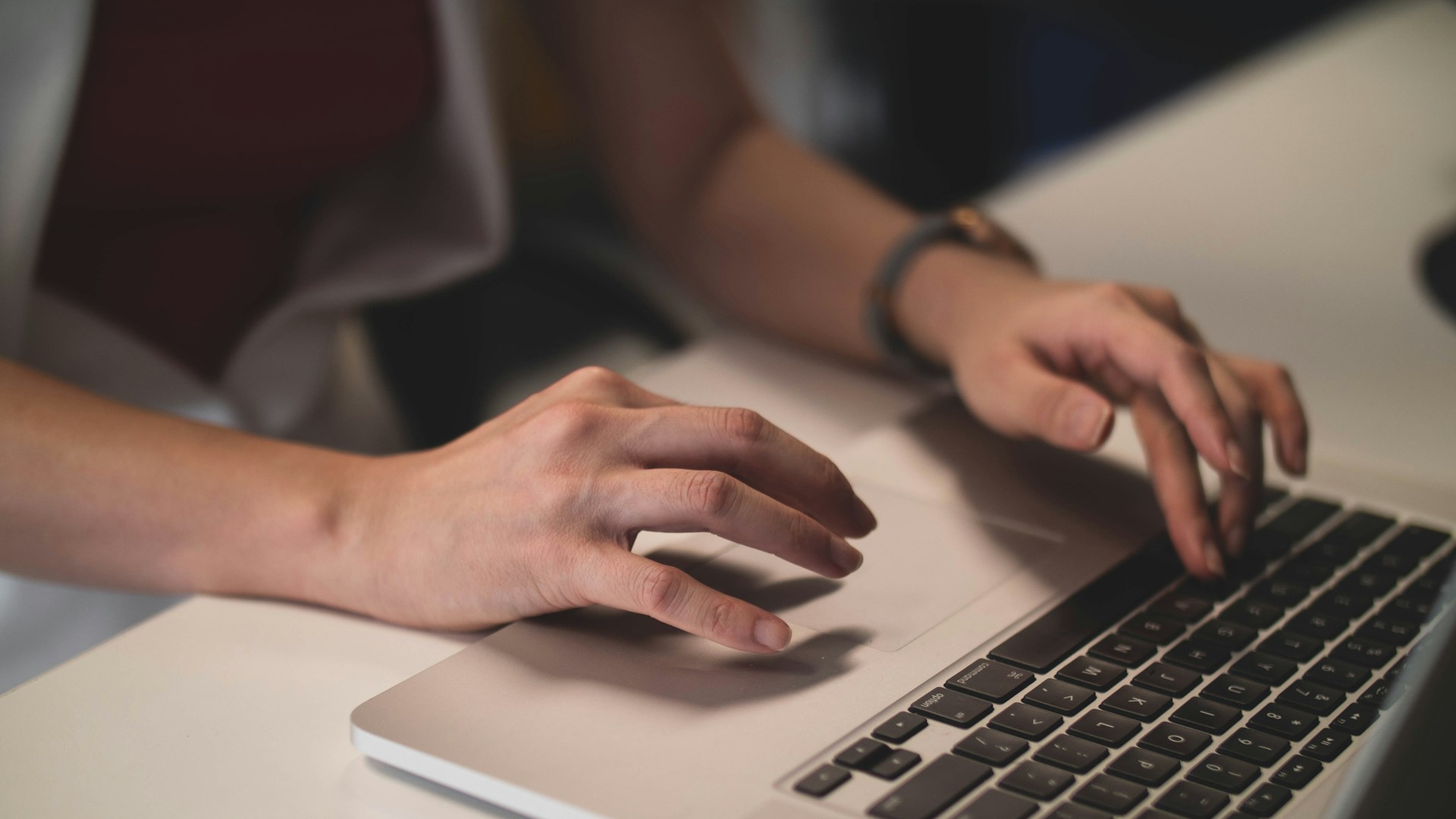 écriture inclusive, langage épicène, accords de genre, accord de proximité, double flexion, point médian, pronom iel, formulations neutres, féminisation des titres, neutralisation des stéréotypes, communication inclusive, UX writing inclusif, charte éditoriale, rédaction professionnelle, RH et diversité, D&I, accessibilité du langage, guides stylistiques, microcopy inclusive, formation rédaction, e-learning, blended learning, bootcamp, webinar, Qualiopi, CPF, RNCP, ORSYS, Cegos, CNAM, Paris, Lyon, Marseille, Toulouse, Lille, Nantes, Strasbourg, Bordeaux, Montpellier, Rennes