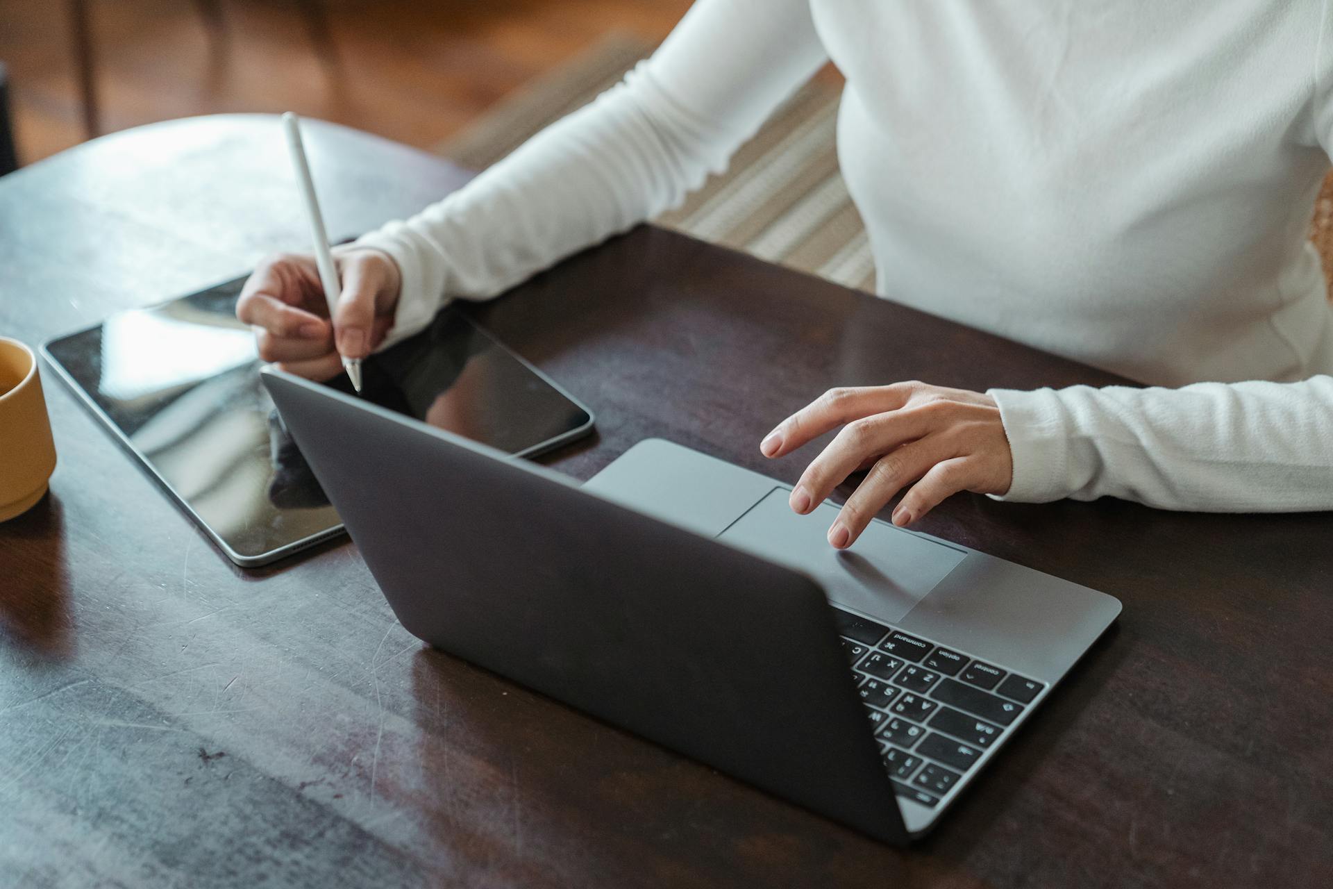 tuteur IA, tuteur IA ChatGPT, apprentissage du français, exercices linguistiques, dialogue interactif, quiz conjugaison, compréhension orale, correction instantanée, textes personnalisés, reformulation, construction de vocabulaire, simulation de conversation, explication de grammaire, feedback immédiat, parcours adaptatif, autonomie apprenant, e‑learning, formation langues, blended learning, Qualiopi, CPF, RNCP, ORSYS, Cegos, CNAM, Paris, Lyon, Marseille, Toulouse, Lille, Nantes, Strasbourg, Bordeaux, Montpellier, Rennes