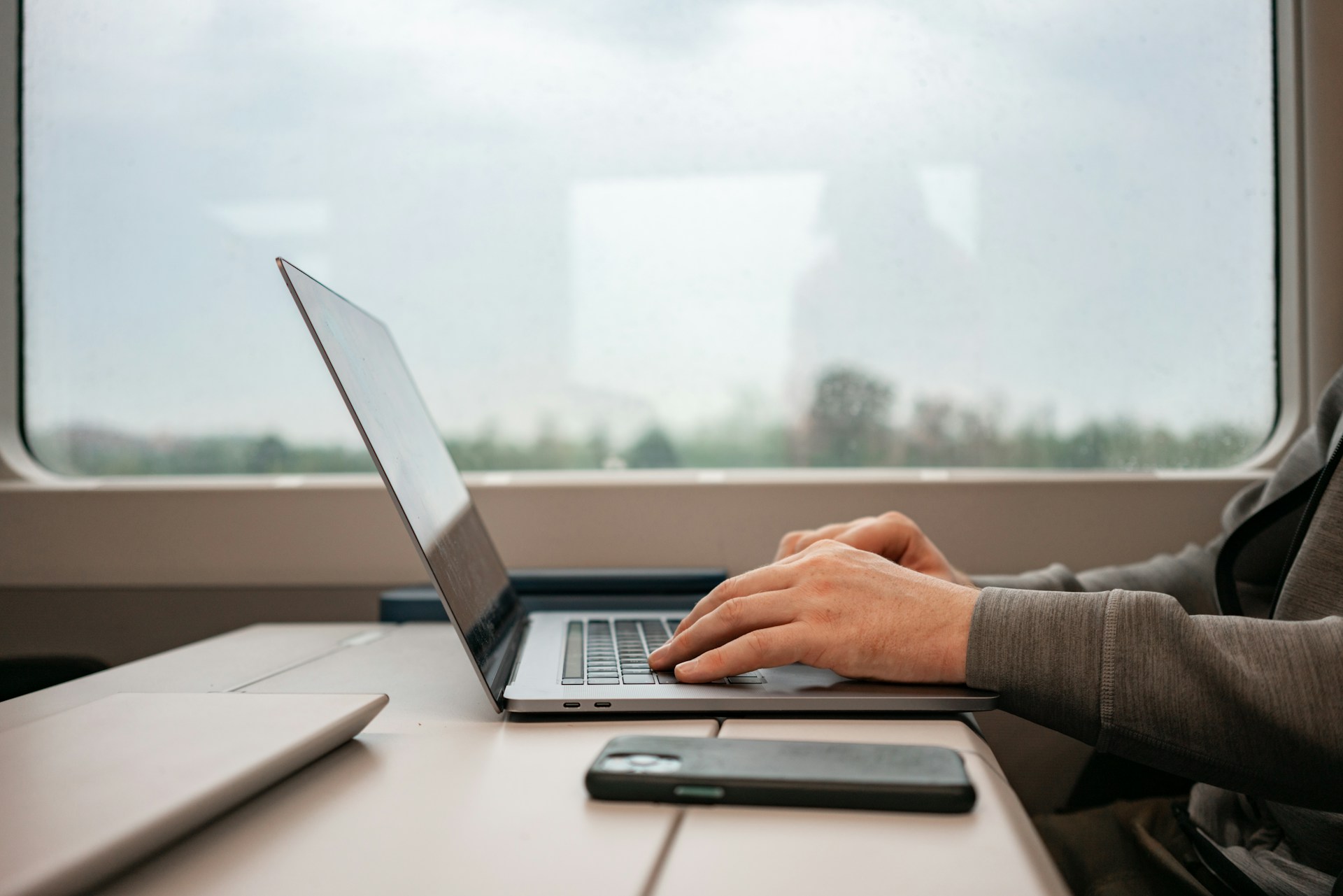 podcasts FLE, compréhension orale FLE, français langue étrangère, écoute active, écoute intensive, entraînement auditif, transcript synchronisé, vitesse de lecture variable, répétition espacée, shadowing, phonétique FLE, liaison et enchaînements, accents francophones, A1 A2 B1 B2 C1, DELF DALF TCF, news in slow french, innerfrench, rfi savoirs, tv5monde apprendre, easy french, coffee break french, spotify, apple podcasts, deezer, google podcasts, applications FLE, quiz d’écoute, dictées audio, microlearning, adaptive learning, mobile learning, e-learning, blended learning, webinar, présentiel, Qualiopi, CPF, RNCP, alliance française, ORSYS, Cegos, CNAM, Paris, Lyon, Marseille, Toulouse, Lille, Nantes, Strasbourg, Bordeaux, Montpellier, Rennes